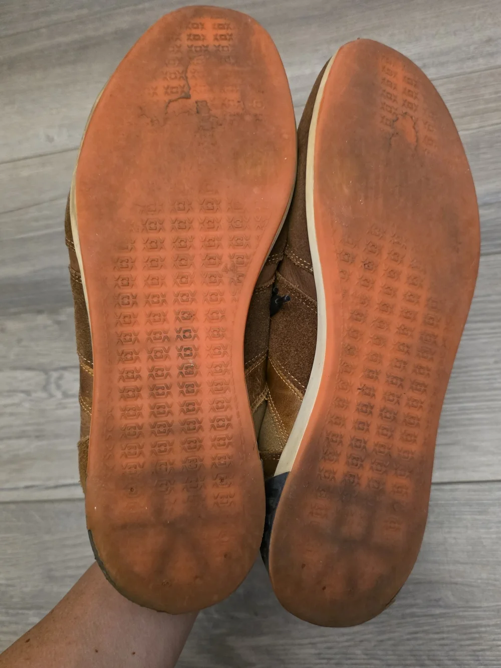Men's Tan Suede Lace-Up Sneakers - Casual Everyday Comfort